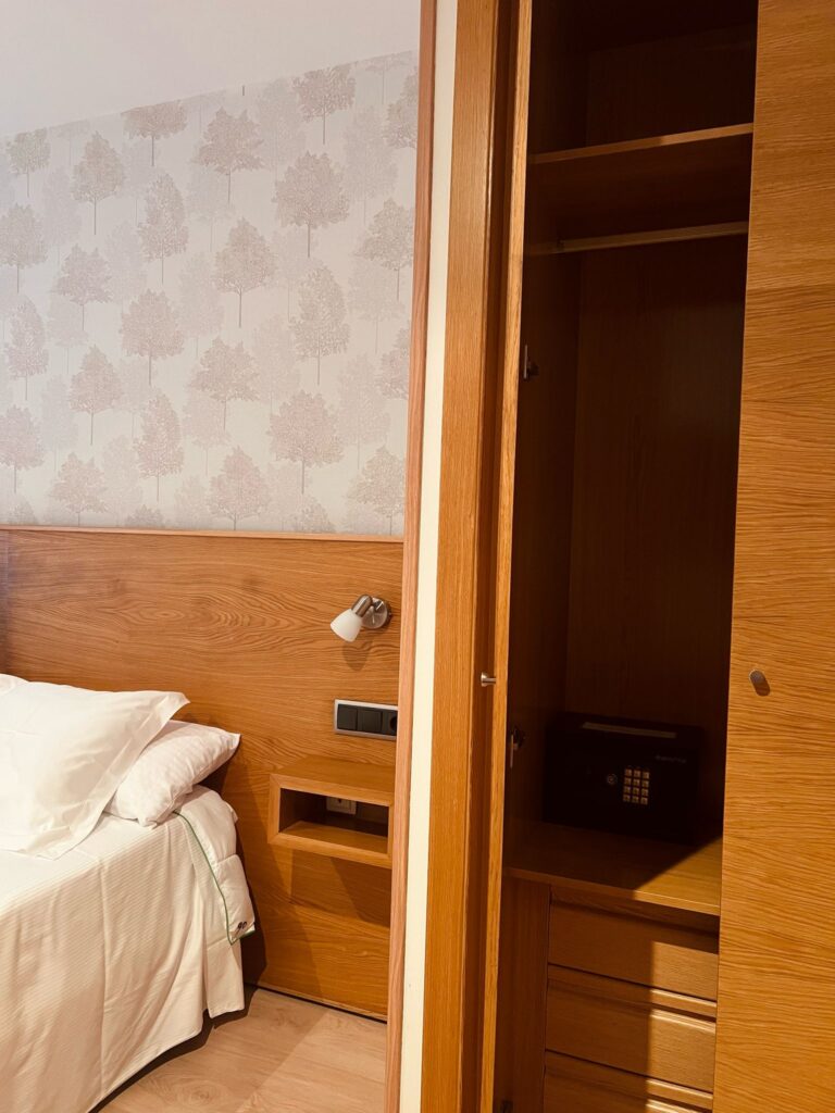 Habitación Doble Superior con escritorio de trabajo